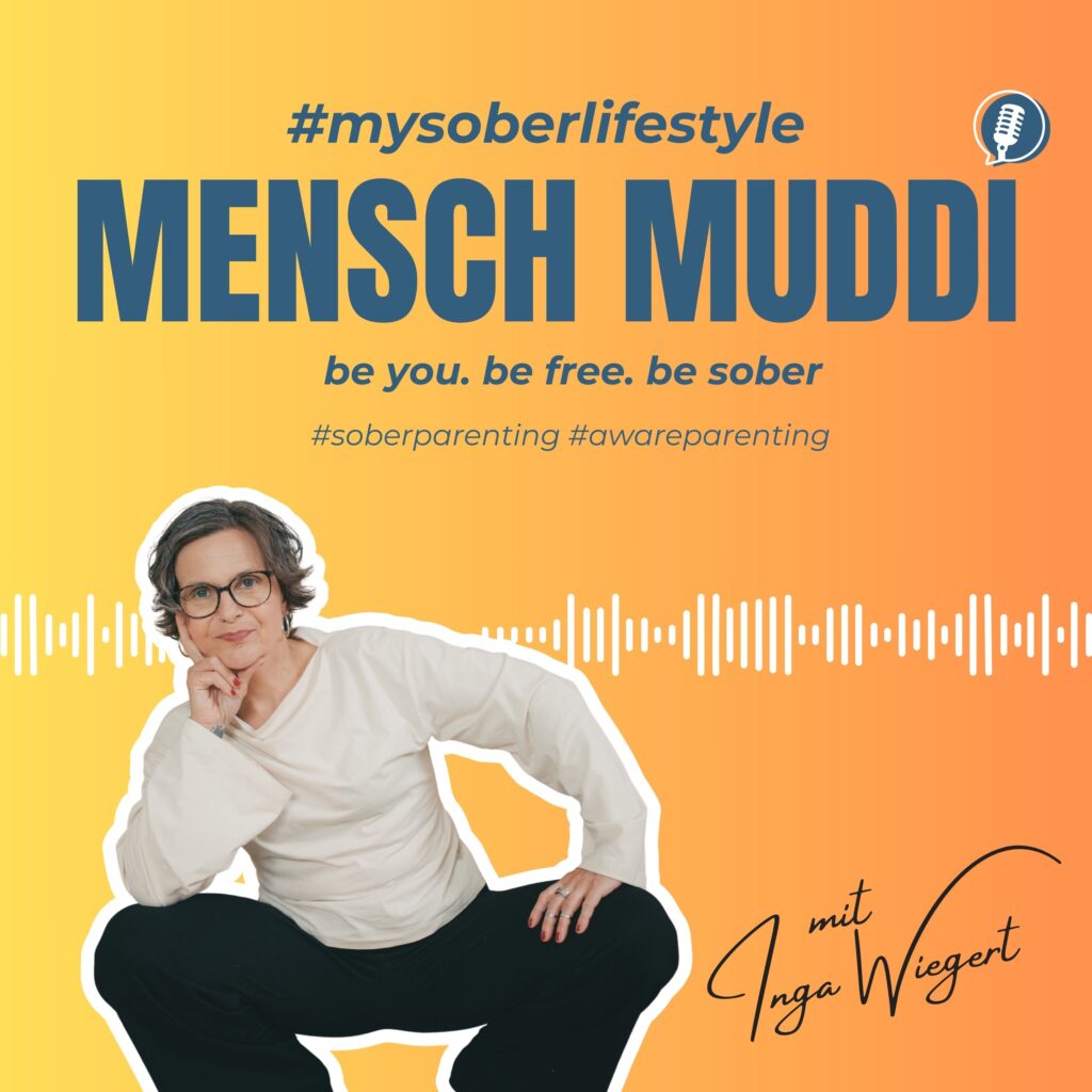 Podcast Cover, Inga Wiegert in der Hocke, weißes Shirt, schwarze Hose. Text: #mysoberlifestyle. "Mensch Muddi" be you. be free. be sober. #soberparenting ä#awareparenting